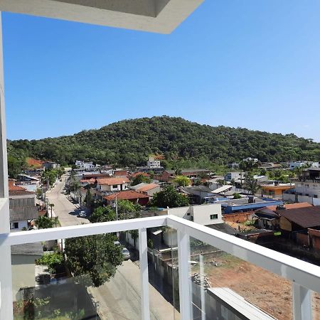 Agradavel Apartamento Em Bairro Silencioso... 캄보리우 외부 사진